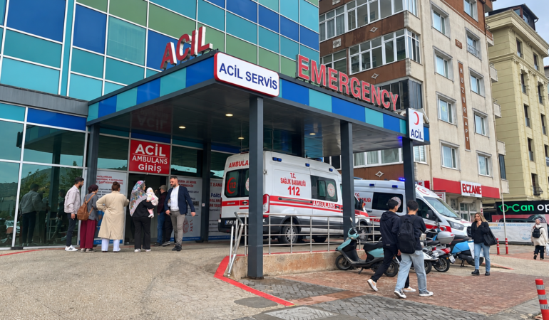 Yanıkağıl–Velimeşe Yolunda Otomobil ile Panelvan Çarpıştı