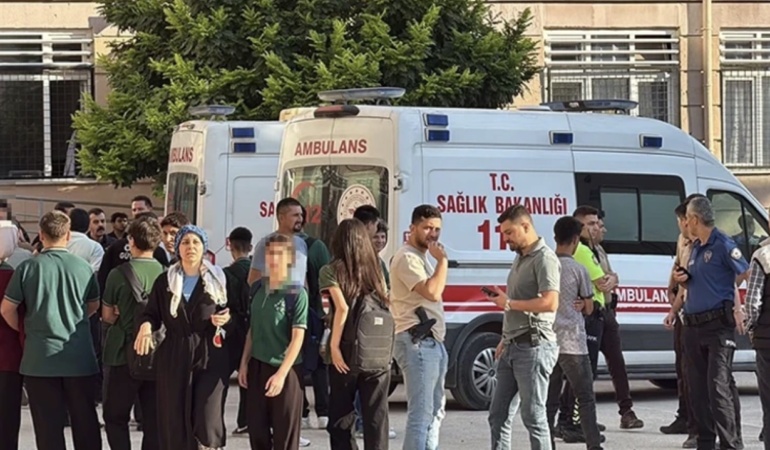 Turgutlu’da Lise Önünde Silahlı Saldırı: Ekipler Sevk Edildi